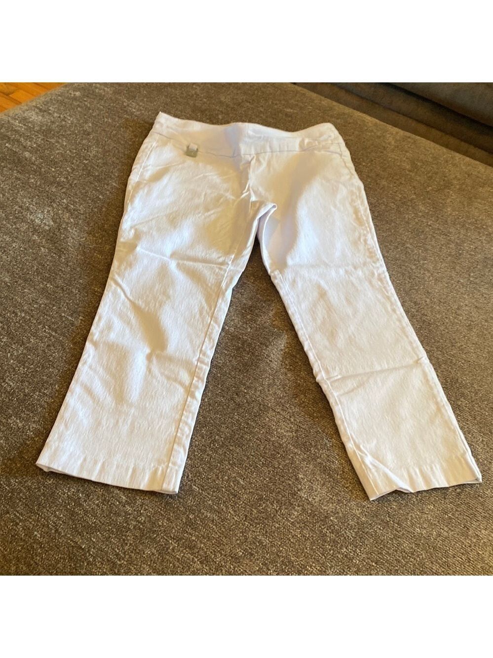 Rafaella womens capri pants; size 6